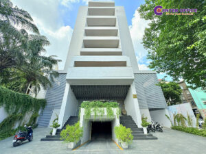 Mặt tiền tòa nhà More 194 Hoàng Văn Thụ nhìn từ đường chính, thiết kế hiện đại