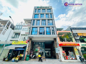 Mặt tiền tòa nhà Zeta Trần Khắc Chân, nằm trên mặt tiền đường Trần Khắc Chân trung tâm Quận 1