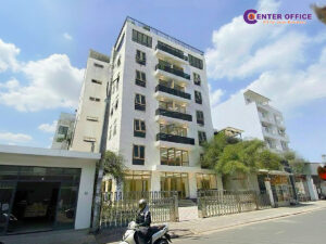 Toàn cảnh tòa nhà Qcoop NTT với thiết kế hiện đại nằm trên trục đường trung tâm Quận Bình Thạnh